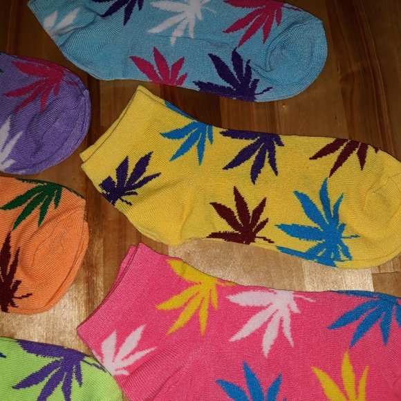 6 Pairs Cannabis Ladies Socks - Picture 5 of 5